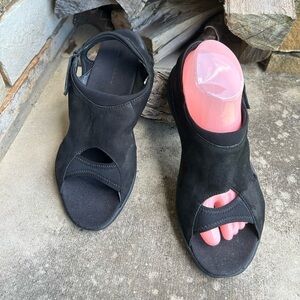 Merrell performance Midnight suede sport women’s Sandals  Sz-8. H